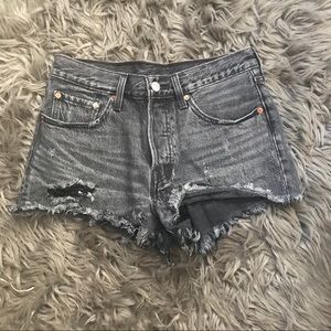 Black high waisted Levi’s denim shorts